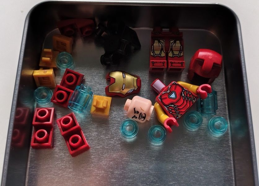 LEGO Avengers Iron Man/Железный Человек, L0002277, металлическая упаковка L0002277 фото
