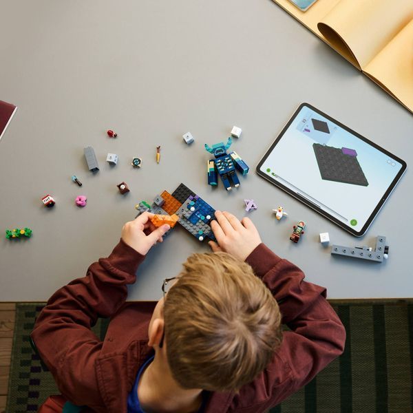 Конструктор LEGO Minecraft Встреча с Боронителем (21274) 21274 фото