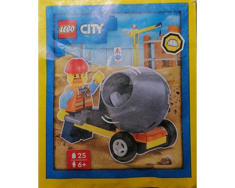 Конструктор с минифигуркой LEGO City Builder with Cement Mixer (952403) 952403 фото